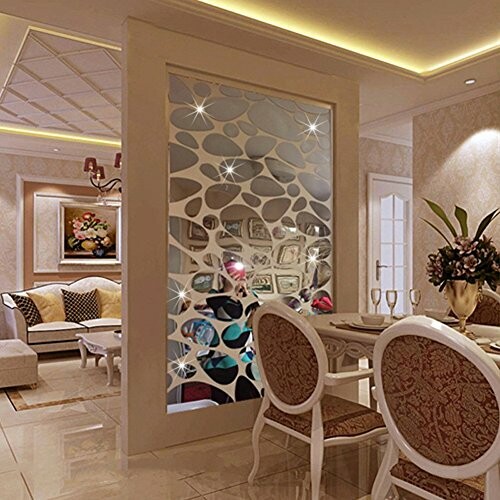 Elegant dining room with decorative wall partition and luxurious furnishings